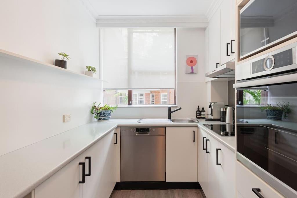 シドニーHarbourside Style, 2 Bed, A/C, Pool -Elizabeth Bayアパートメント エクステリア 写真