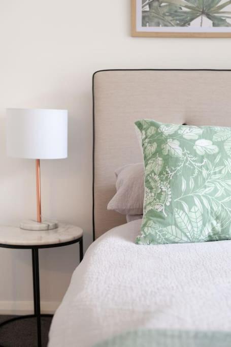 シドニーHarbourside Style, 2 Bed, A/C, Pool -Elizabeth Bayアパートメント エクステリア 写真